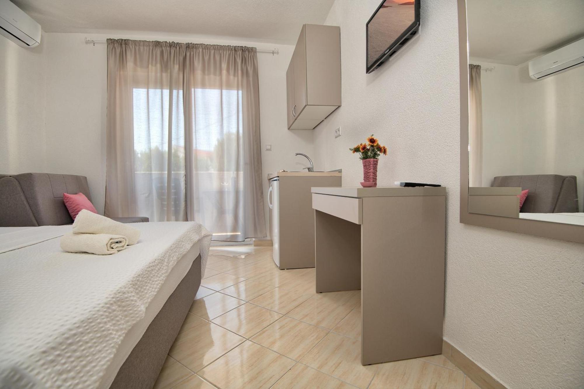 Studio & Apartments More Neum Esterno foto